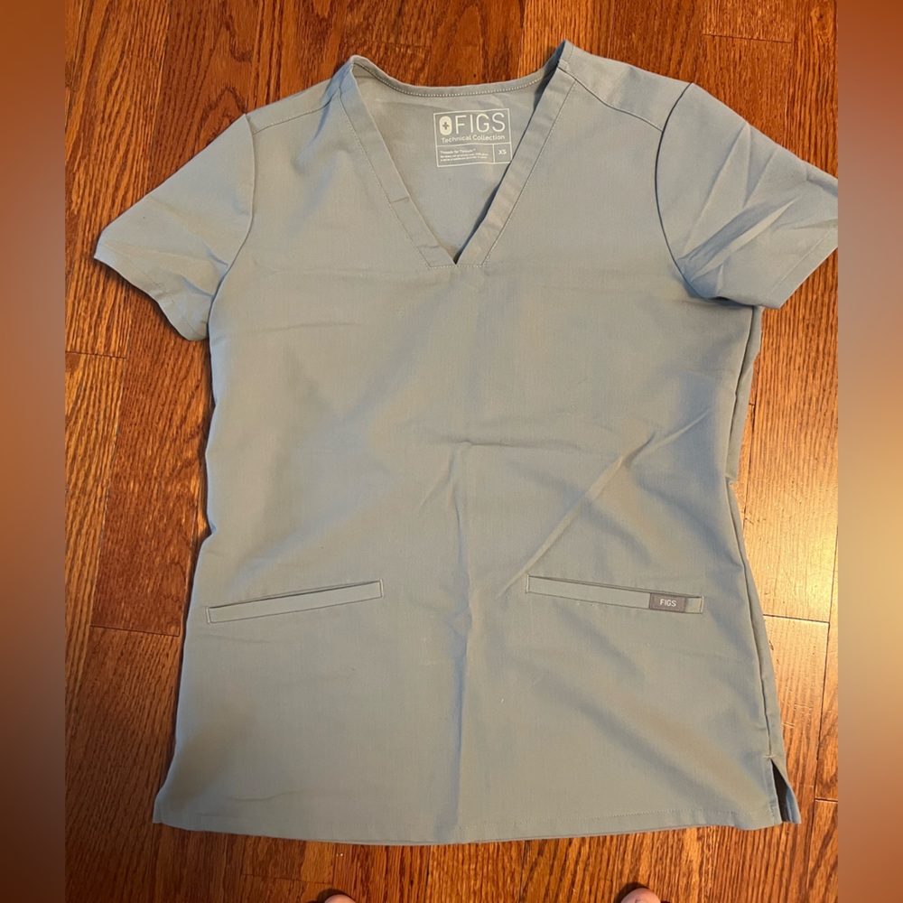 Figs Scrub One Pocket Top Light Grey